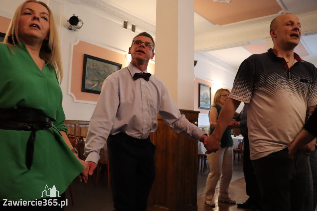 Fotorelacja: Wiosenna Potańcówka z DJ-em w Pałacyku nad Wartą w Zawierciu