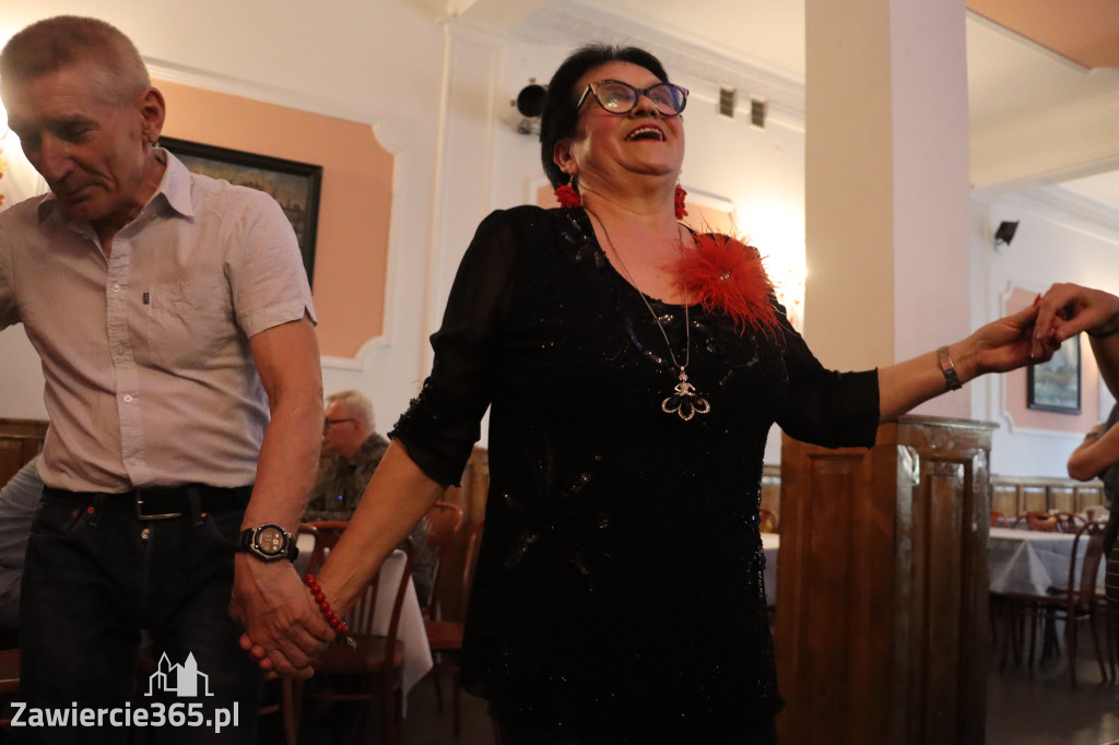 Fotorelacja: Wiosenna Potańcówka z DJ-em w Pałacyku nad Wartą w Zawierciu