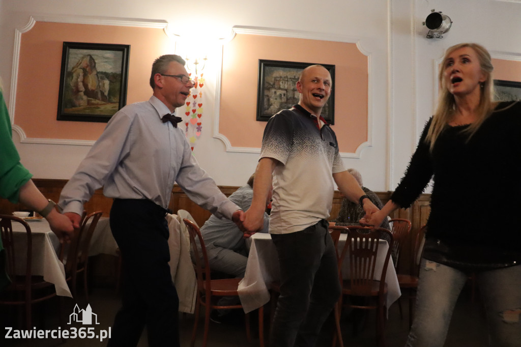 Fotorelacja: Wiosenna Potańcówka z DJ-em w Pałacyku nad Wartą w Zawierciu