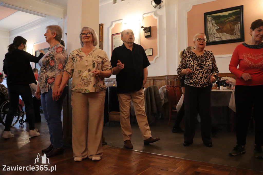 Fotorelacja: Wiosenna Potańcówka z DJ-em w Pałacyku nad Wartą w Zawierciu