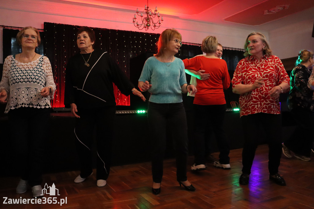Fotorelacja: Wiosenna Potańcówka z DJ-em w Pałacyku nad Wartą w Zawierciu