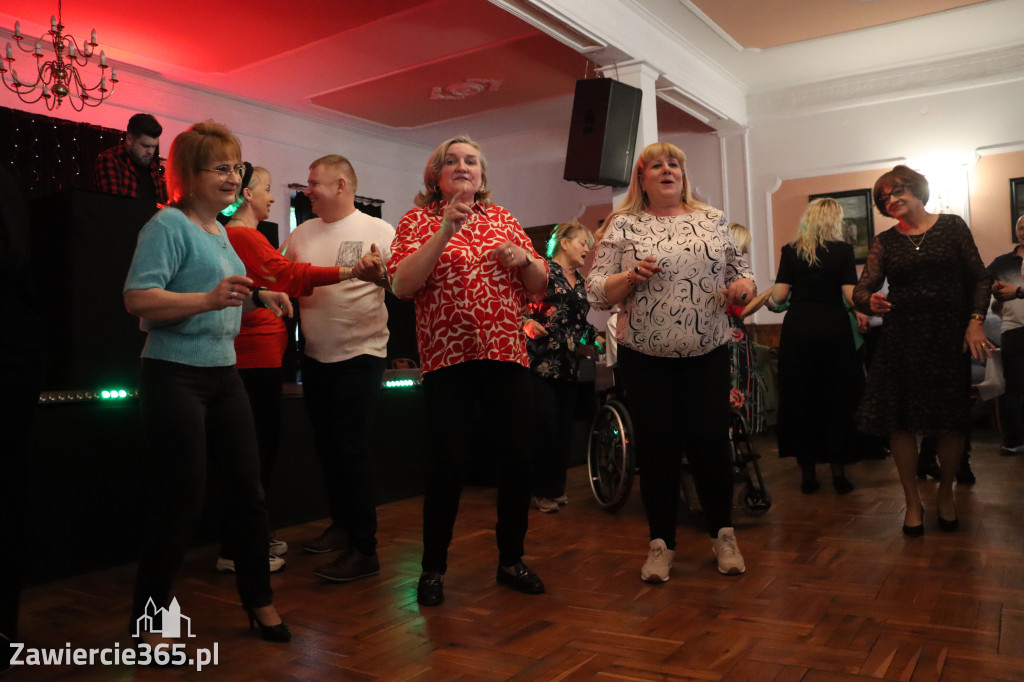 Fotorelacja: Wiosenna Potańcówka z DJ-em w Pałacyku nad Wartą w Zawierciu