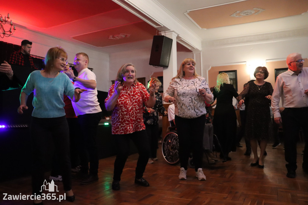 Fotorelacja: Wiosenna Potańcówka z DJ-em w Pałacyku nad Wartą w Zawierciu