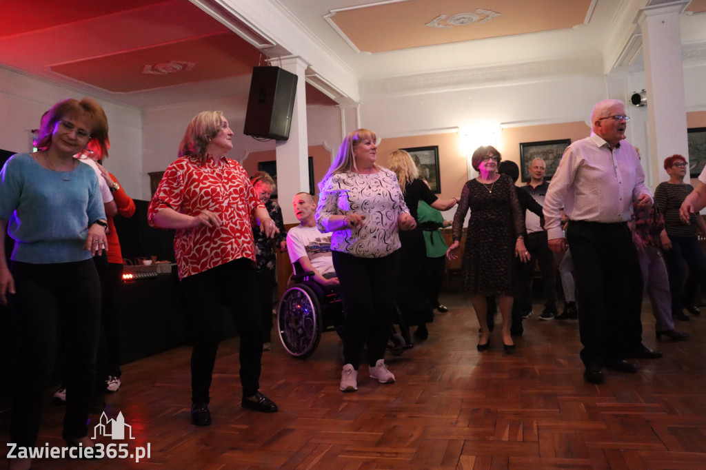 Fotorelacja: Wiosenna Potańcówka z DJ-em w Pałacyku nad Wartą w Zawierciu