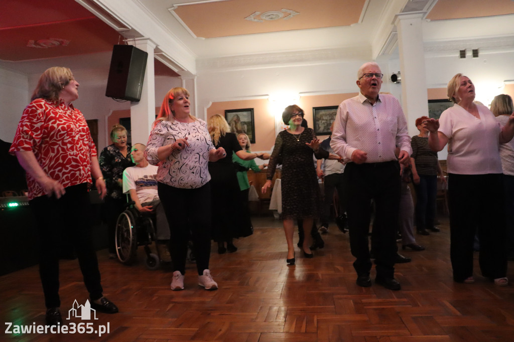 Fotorelacja: Wiosenna Potańcówka z DJ-em w Pałacyku nad Wartą w Zawierciu