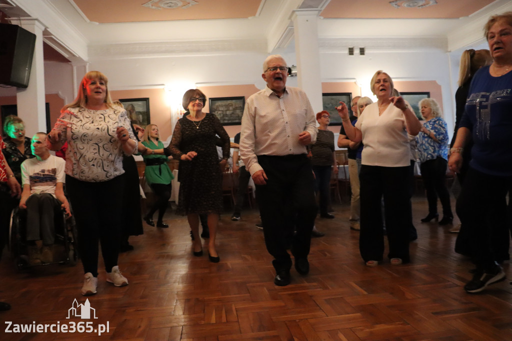 Fotorelacja: Wiosenna Potańcówka z DJ-em w Pałacyku nad Wartą w Zawierciu