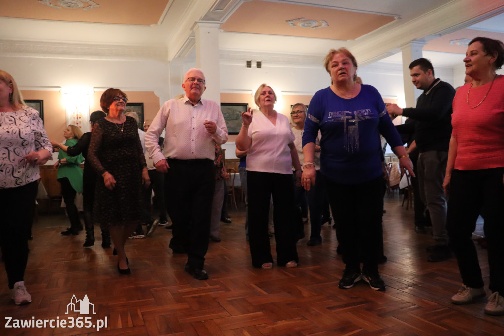 Fotorelacja: Wiosenna Potańcówka z DJ-em w Pałacyku nad Wartą w Zawierciu