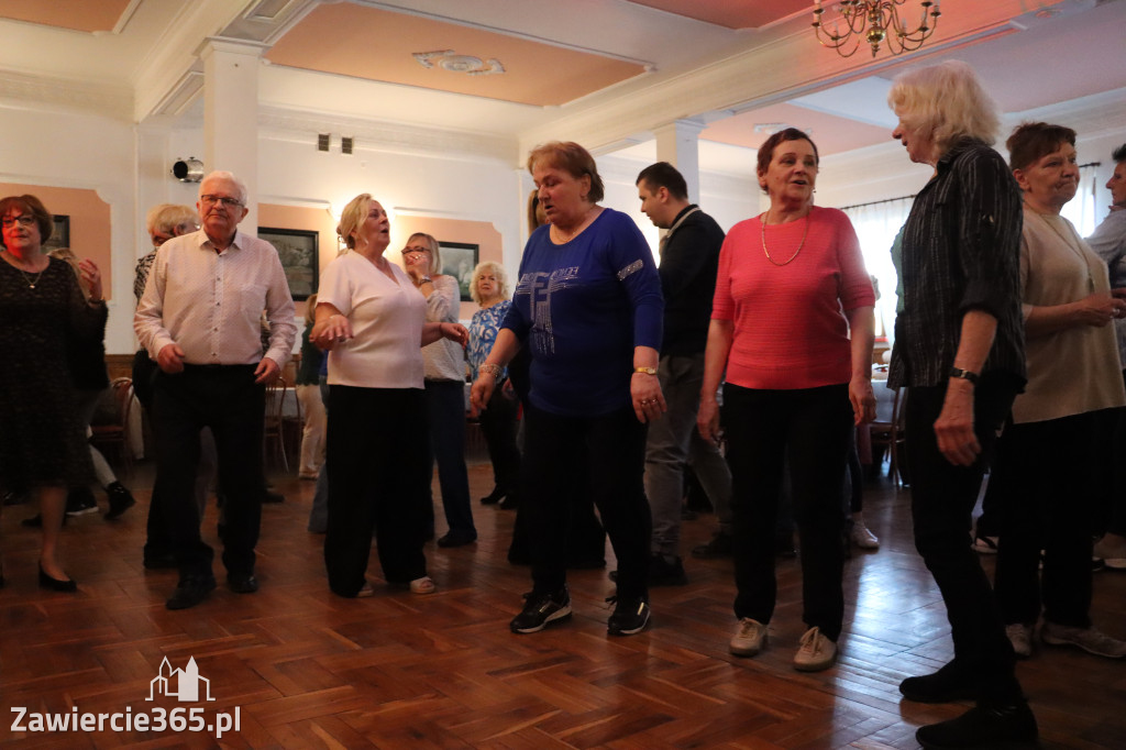 Fotorelacja: Wiosenna Potańcówka z DJ-em w Pałacyku nad Wartą w Zawierciu