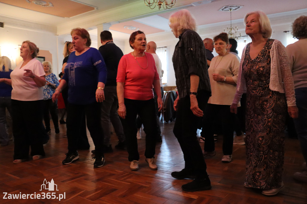 Fotorelacja: Wiosenna Potańcówka z DJ-em w Pałacyku nad Wartą w Zawierciu