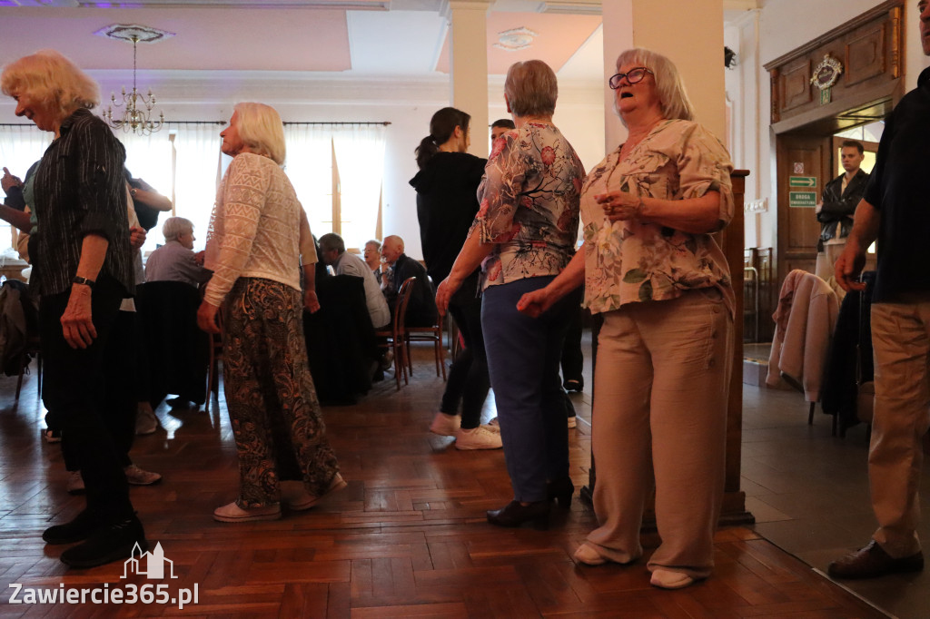 Fotorelacja: Wiosenna Potańcówka z DJ-em w Pałacyku nad Wartą w Zawierciu