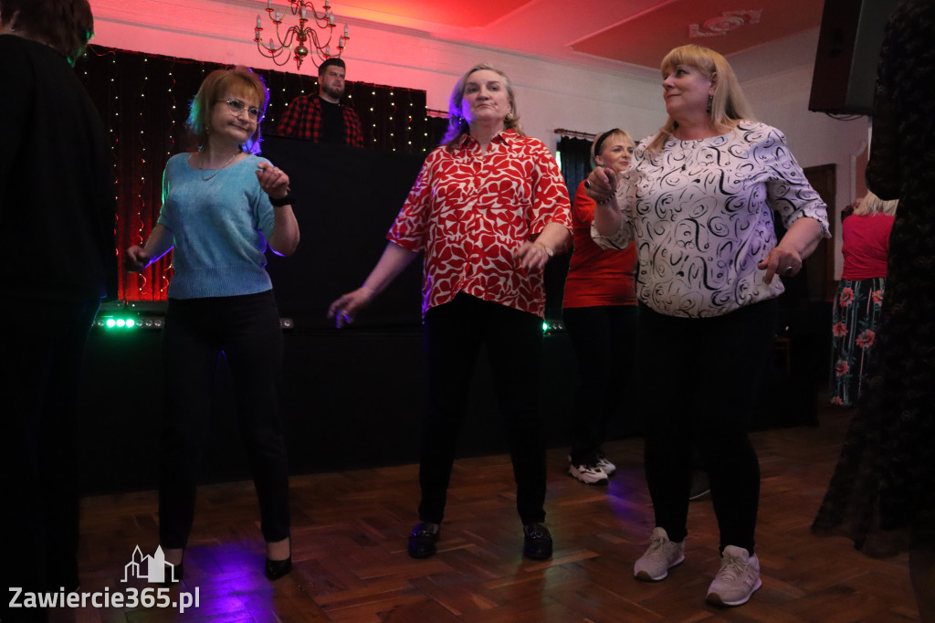 Fotorelacja: Wiosenna Potańcówka z DJ-em w Pałacyku nad Wartą w Zawierciu