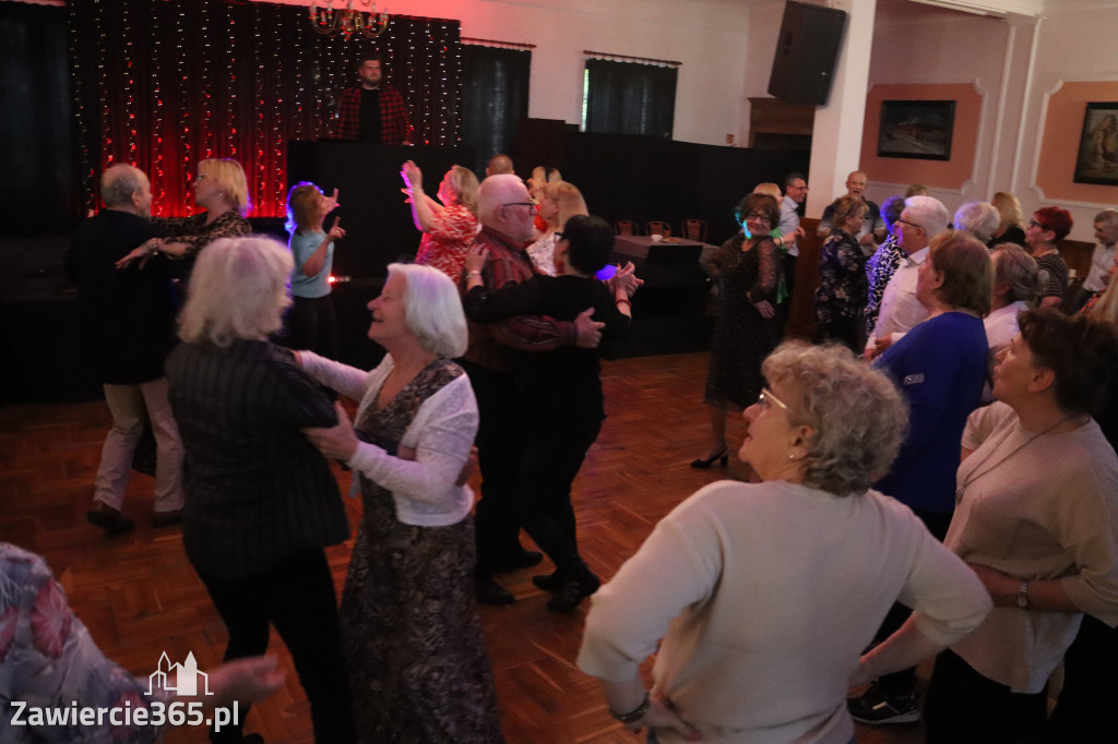 Fotorelacja: Wiosenna Potańcówka z DJ-em w Pałacyku nad Wartą w Zawierciu