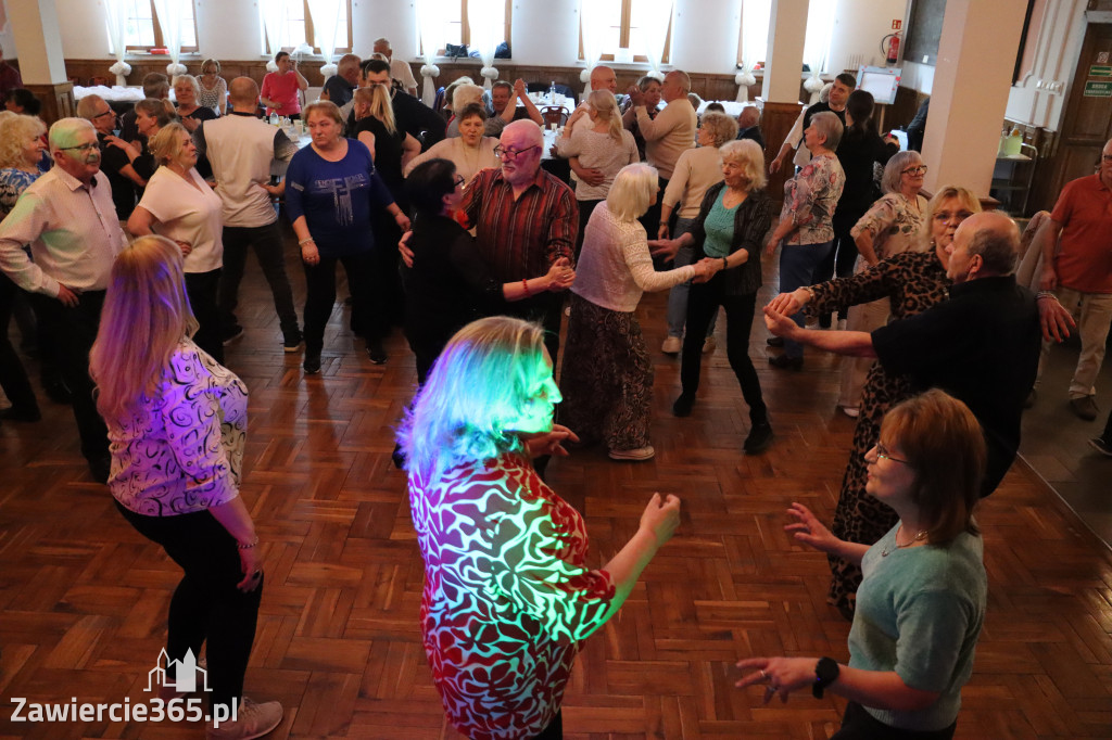 Fotorelacja: Wiosenna Potańcówka z DJ-em w Pałacyku nad Wartą w Zawierciu