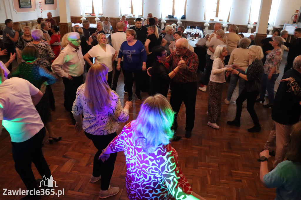 Fotorelacja: Wiosenna Potańcówka z DJ-em w Pałacyku nad Wartą w Zawierciu