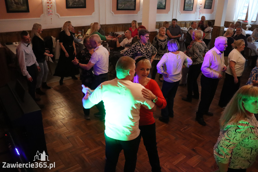 Fotorelacja: Wiosenna Potańcówka z DJ-em w Pałacyku nad Wartą w Zawierciu