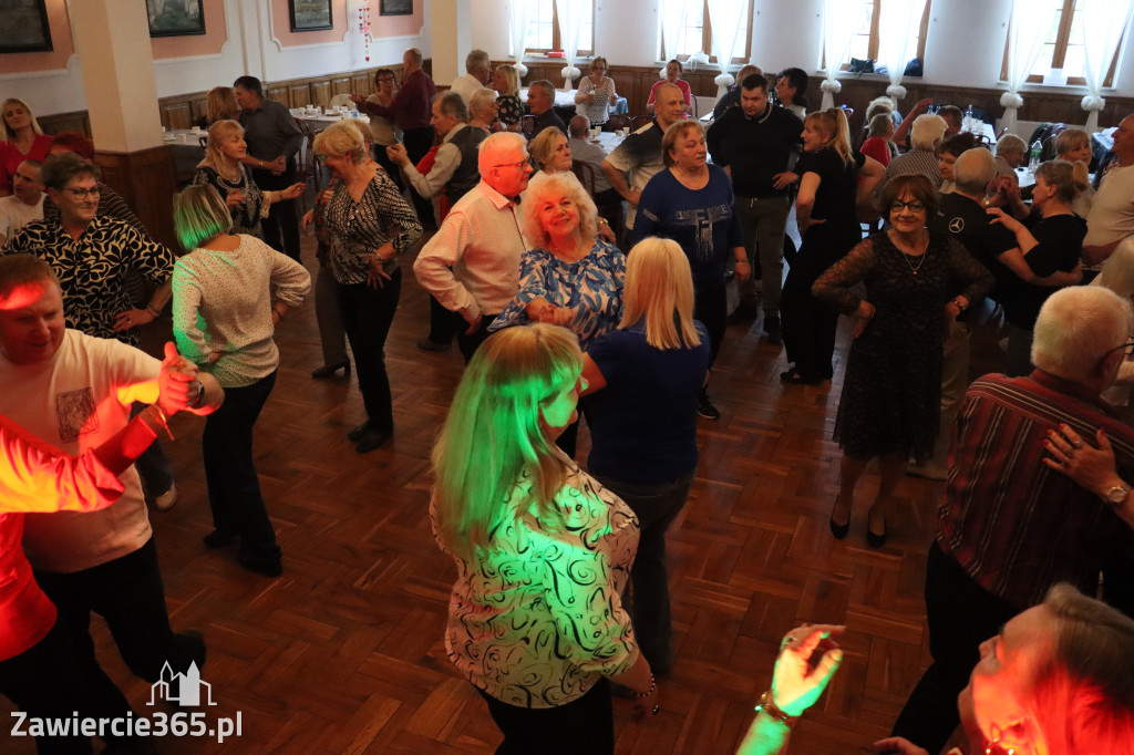 Fotorelacja: Wiosenna Potańcówka z DJ-em w Pałacyku nad Wartą w Zawierciu