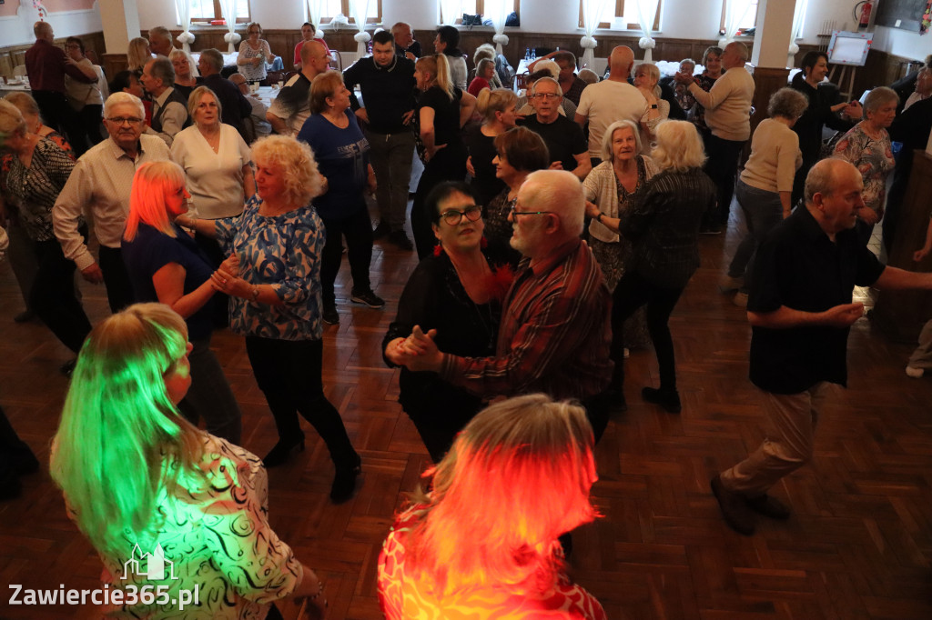 Fotorelacja: Wiosenna Potańcówka z DJ-em w Pałacyku nad Wartą w Zawierciu