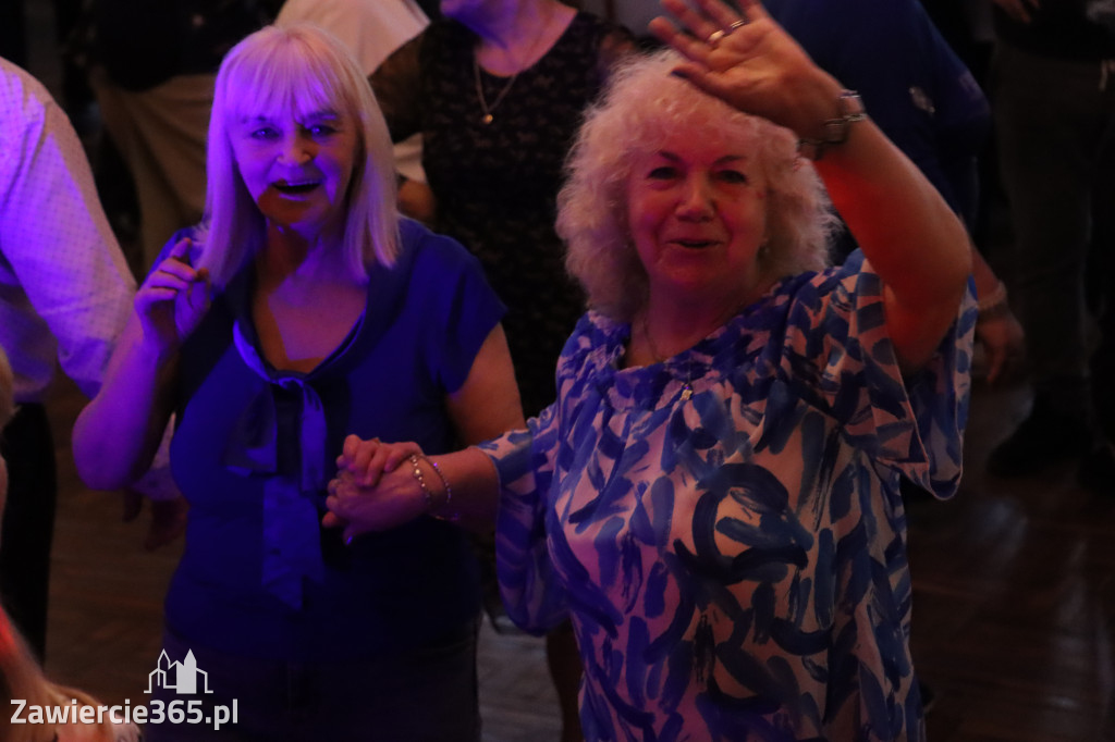 Fotorelacja: Wiosenna Potańcówka z DJ-em w Pałacyku nad Wartą w Zawierciu