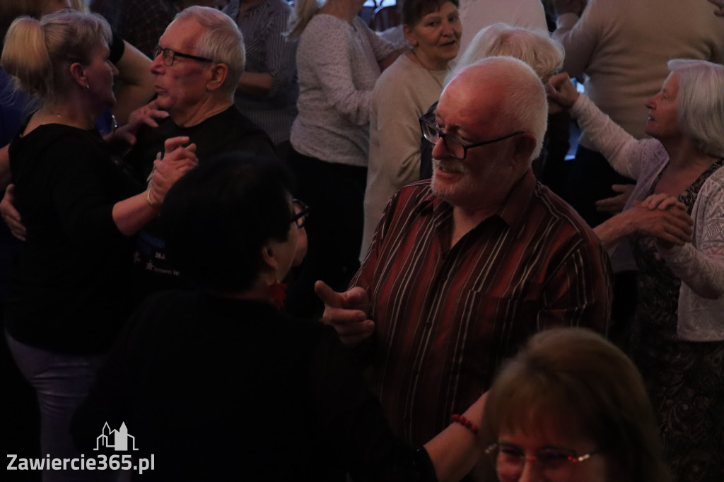 Fotorelacja: Wiosenna Potańcówka z DJ-em w Pałacyku nad Wartą w Zawierciu