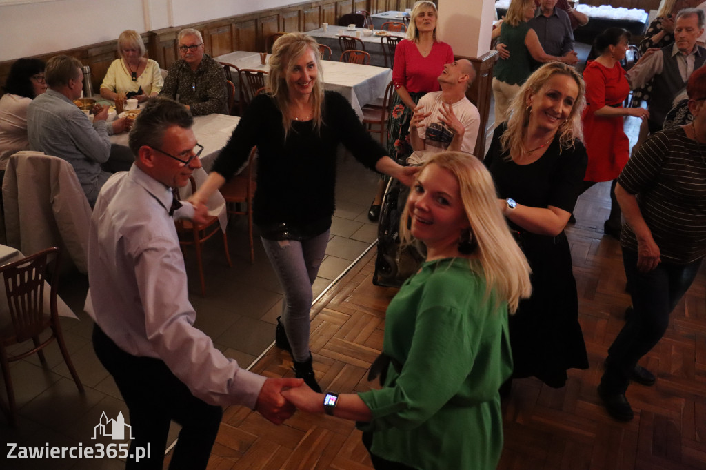 Fotorelacja: Wiosenna Potańcówka z DJ-em w Pałacyku nad Wartą w Zawierciu