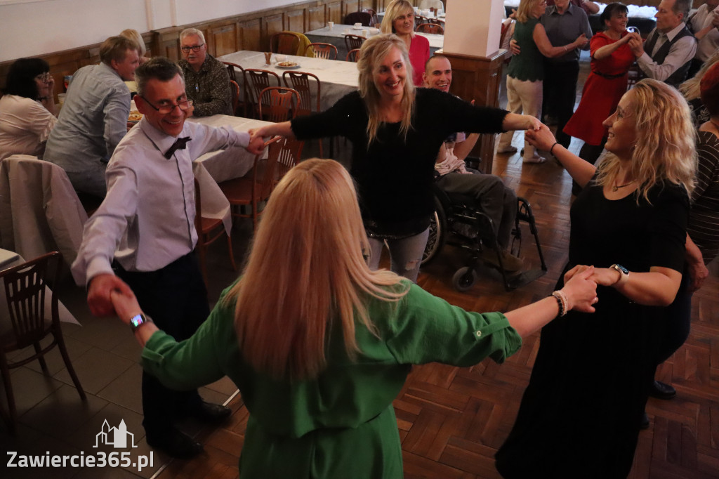 Fotorelacja: Wiosenna Potańcówka z DJ-em w Pałacyku nad Wartą w Zawierciu
