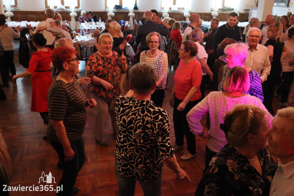 Fotorelacja: Wiosenna Potańcówka z DJ-em w Pałacyku nad Wartą w Zawierciu