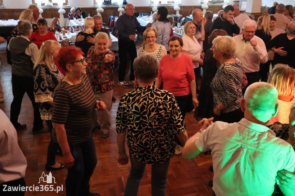 Fotorelacja: Wiosenna Potańcówka z DJ-em w Pałacyku nad Wartą w Zawierciu