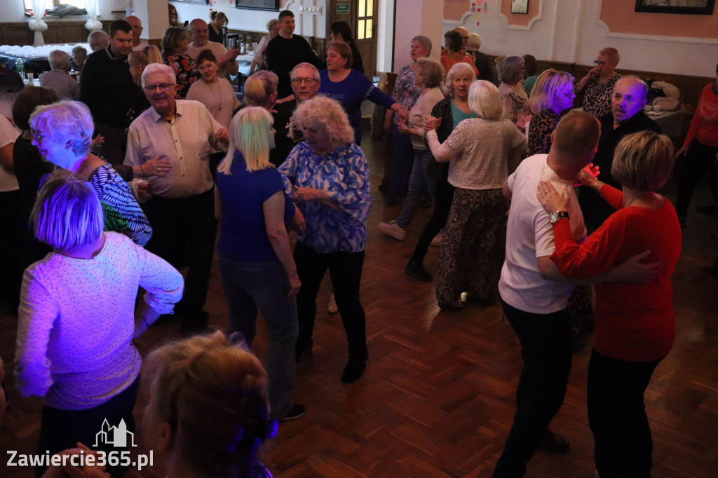 Fotorelacja: Wiosenna Potańcówka z DJ-em w Pałacyku nad Wartą w Zawierciu