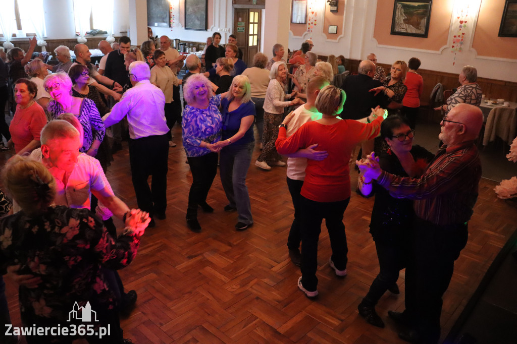 Fotorelacja: Wiosenna Potańcówka z DJ-em w Pałacyku nad Wartą w Zawierciu