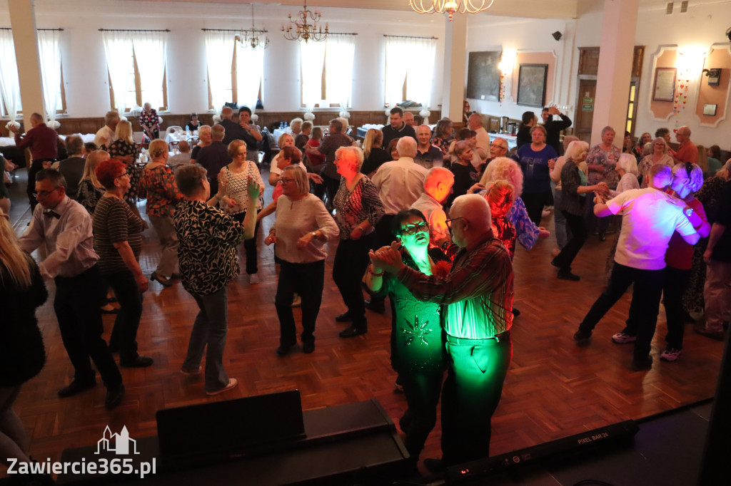 Fotorelacja: Wiosenna Potańcówka z DJ-em w Pałacyku nad Wartą w Zawierciu