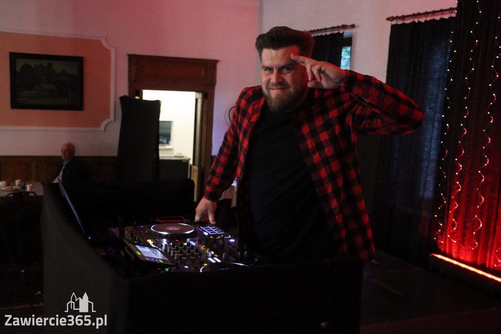 Fotorelacja: Wiosenna Potańcówka z DJ-em w Pałacyku nad Wartą w Zawierciu
