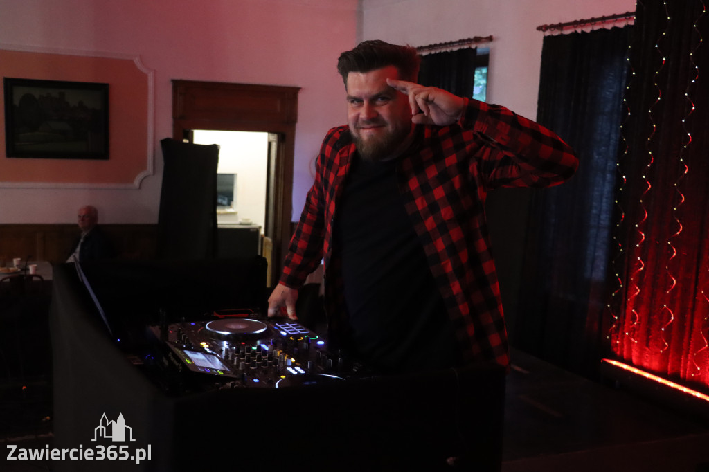 Fotorelacja: Wiosenna Potańcówka z DJ-em w Pałacyku nad Wartą w Zawierciu