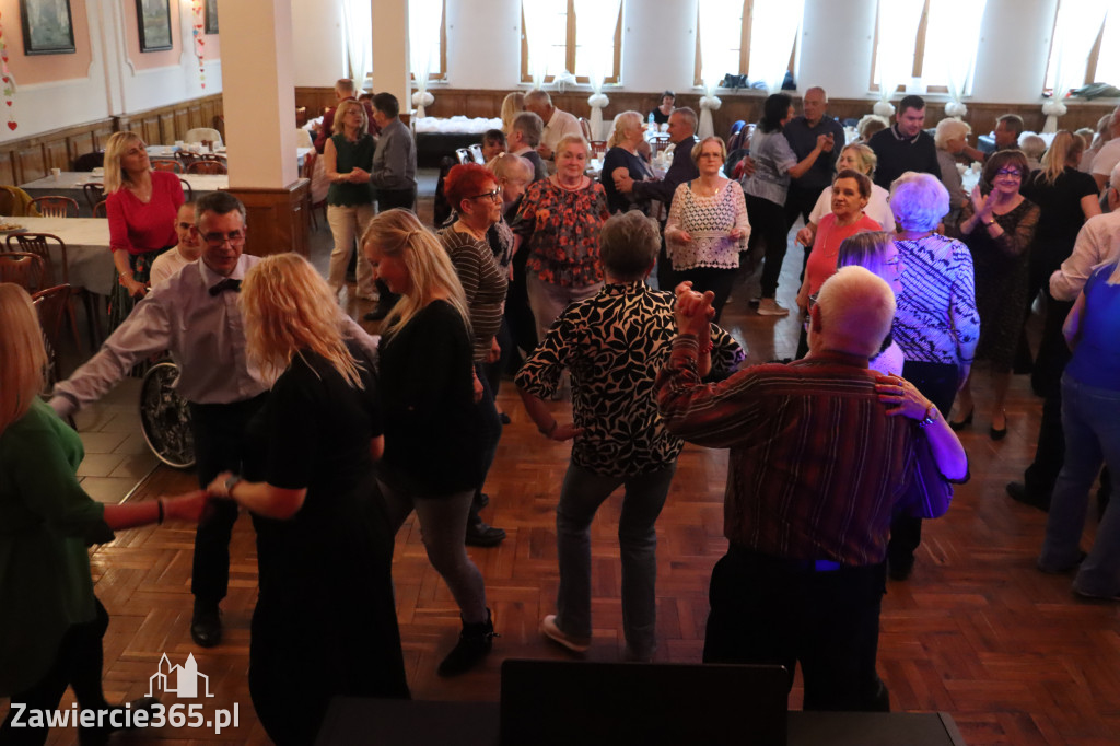 Fotorelacja: Wiosenna Potańcówka z DJ-em w Pałacyku nad Wartą w Zawierciu