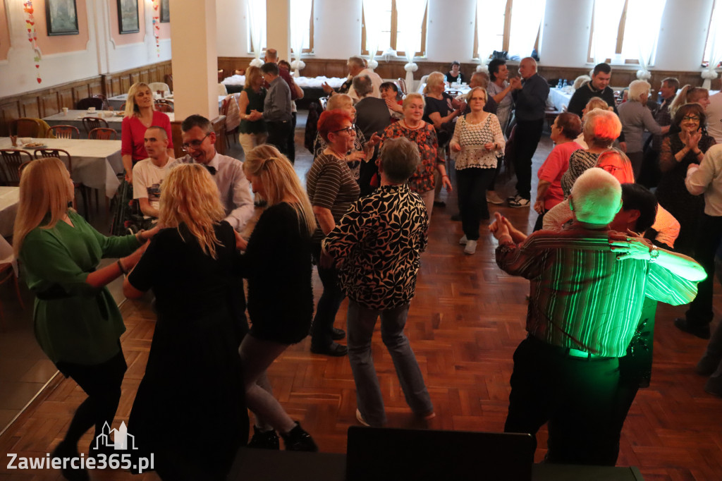 Fotorelacja: Wiosenna Potańcówka z DJ-em w Pałacyku nad Wartą w Zawierciu