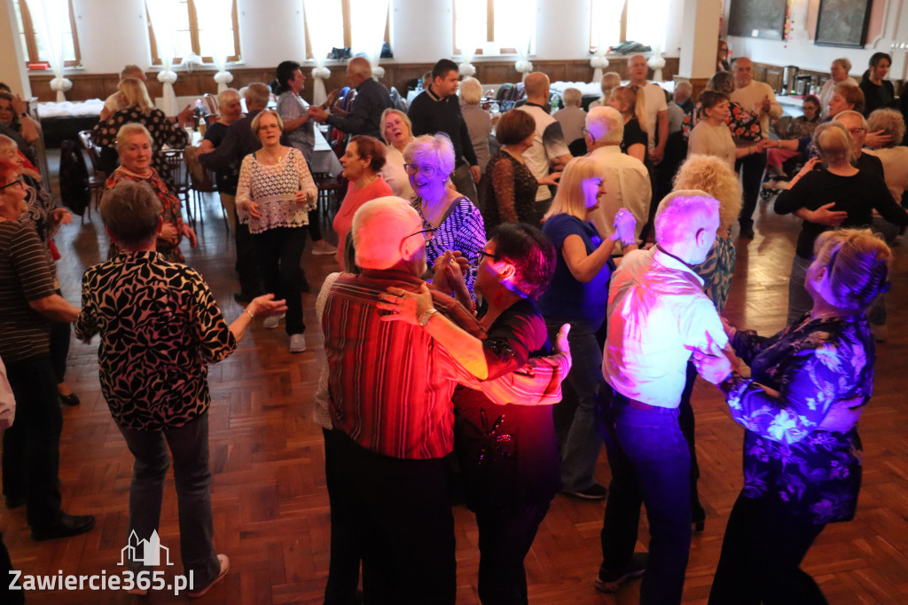 Fotorelacja: Wiosenna Potańcówka z DJ-em w Pałacyku nad Wartą w Zawierciu