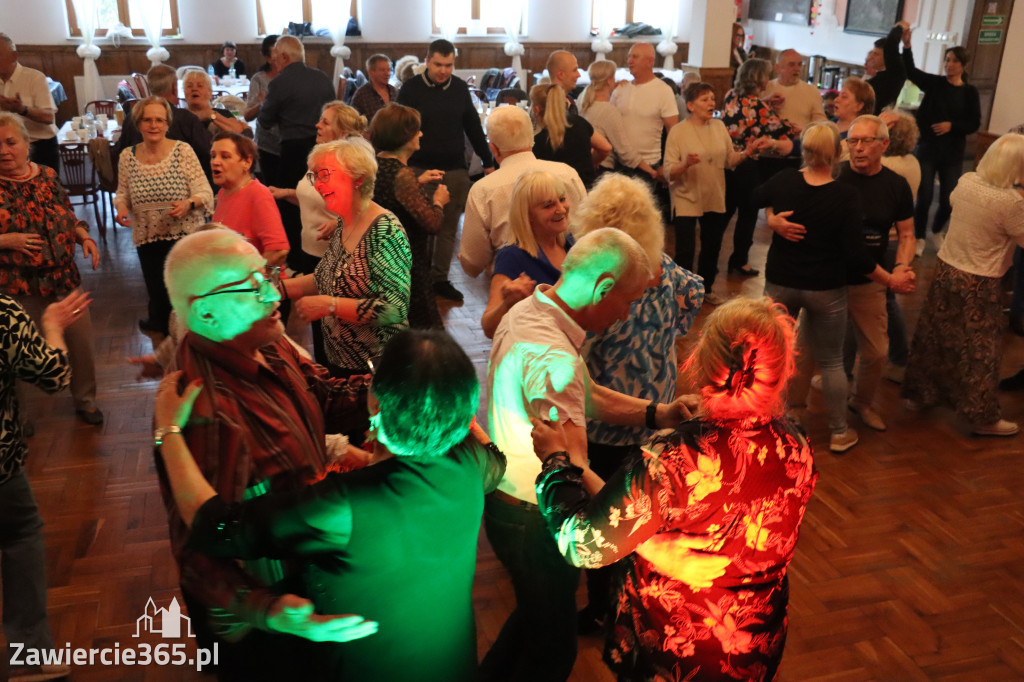 Fotorelacja: Wiosenna Potańcówka z DJ-em w Pałacyku nad Wartą w Zawierciu