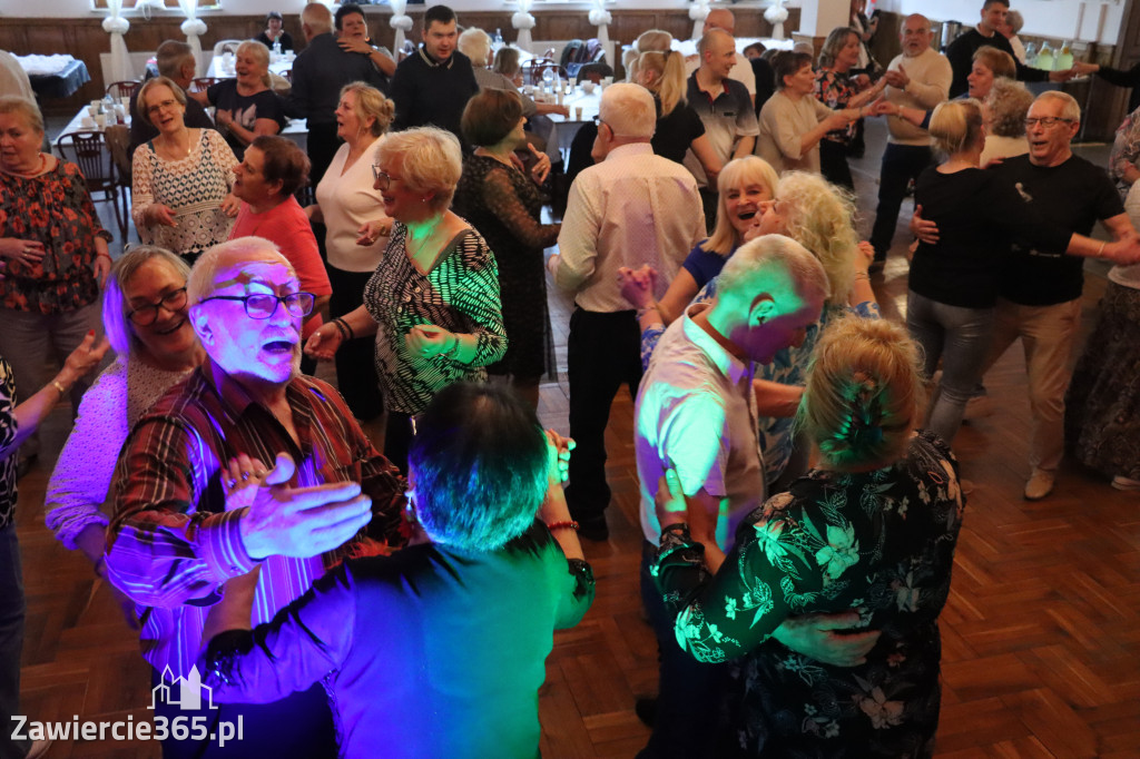 Fotorelacja: Wiosenna Potańcówka z DJ-em w Pałacyku nad Wartą w Zawierciu