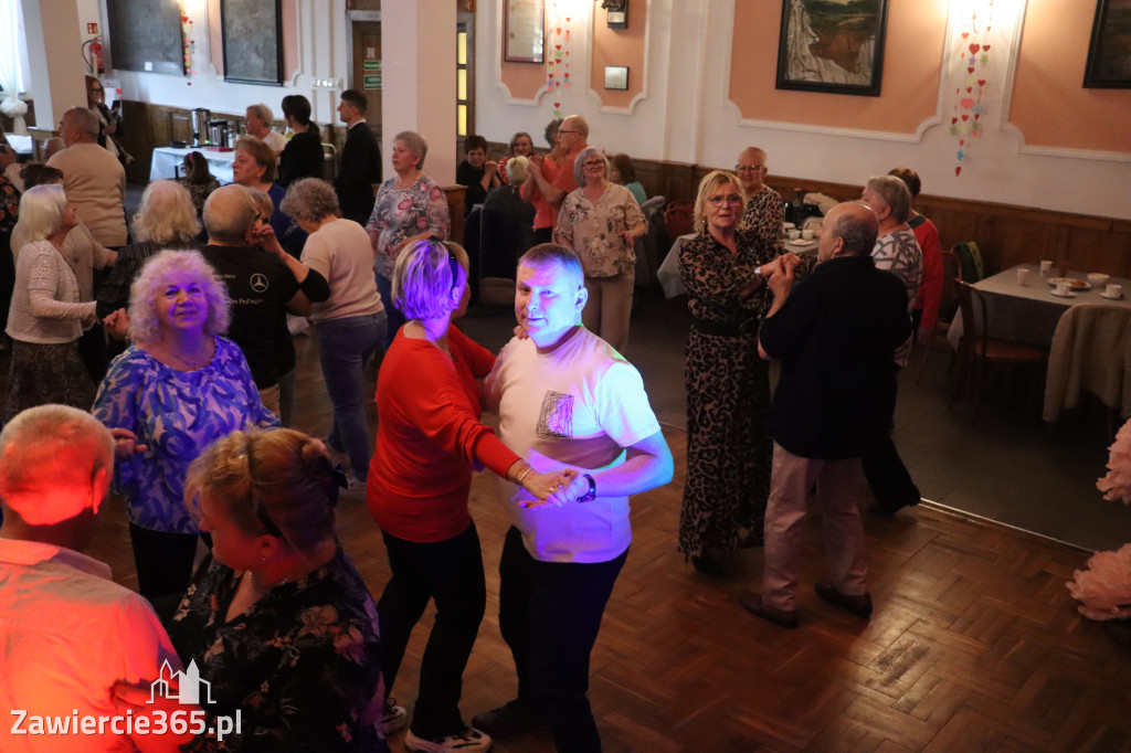 Fotorelacja: Wiosenna Potańcówka z DJ-em w Pałacyku nad Wartą w Zawierciu