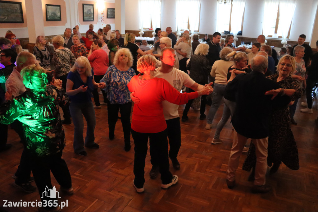 Fotorelacja: Wiosenna Potańcówka z DJ-em w Pałacyku nad Wartą w Zawierciu