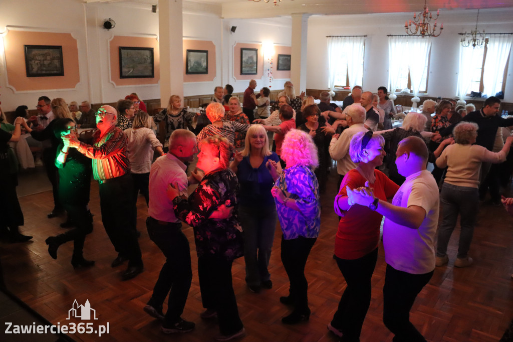 Fotorelacja: Wiosenna Potańcówka z DJ-em w Pałacyku nad Wartą w Zawierciu