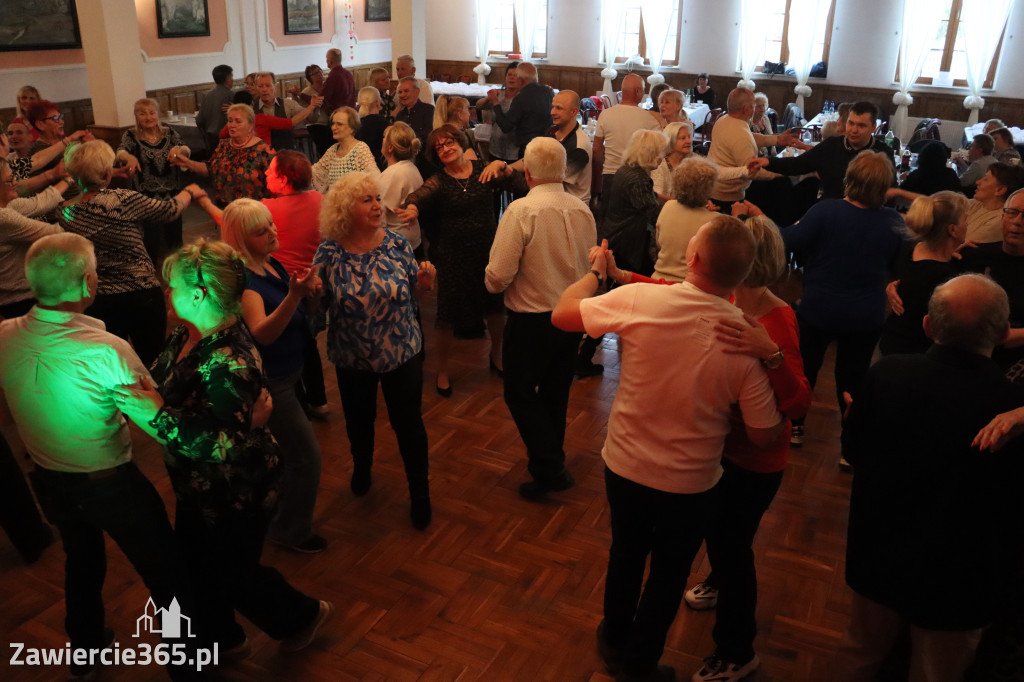 Fotorelacja: Wiosenna Potańcówka z DJ-em w Pałacyku nad Wartą w Zawierciu