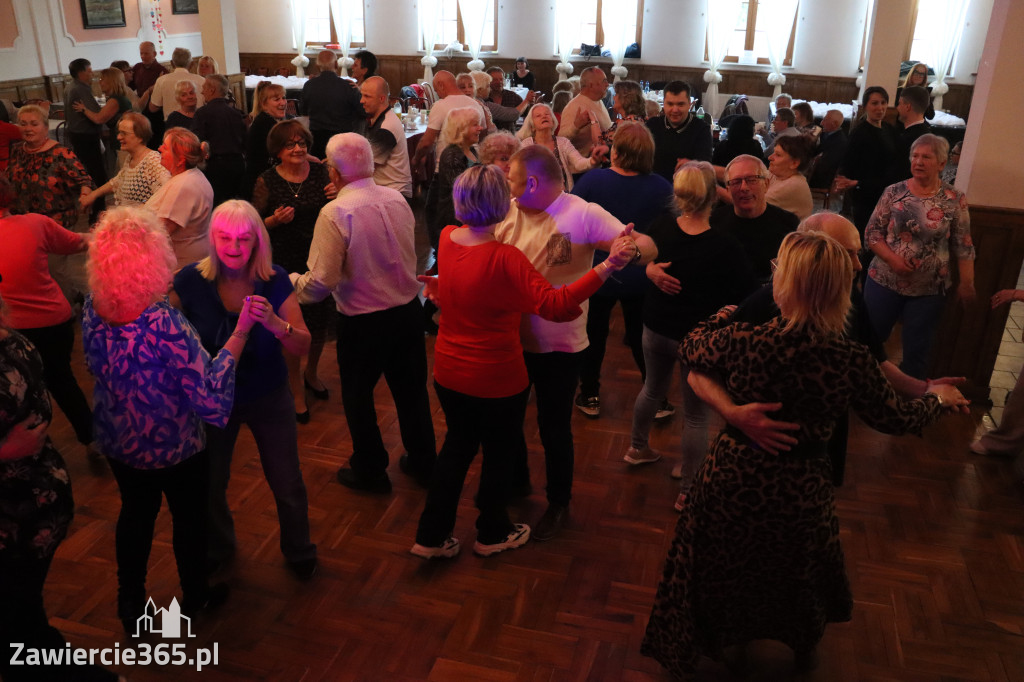 Fotorelacja: Wiosenna Potańcówka z DJ-em w Pałacyku nad Wartą w Zawierciu