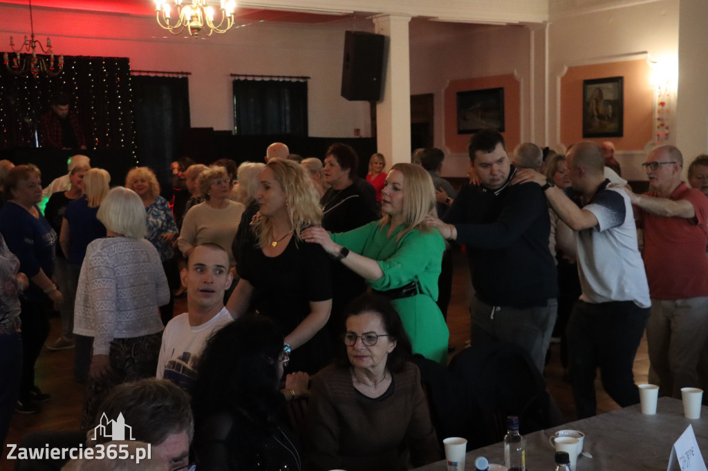 Fotorelacja: Wiosenna Potańcówka z DJ-em w Pałacyku nad Wartą w Zawierciu