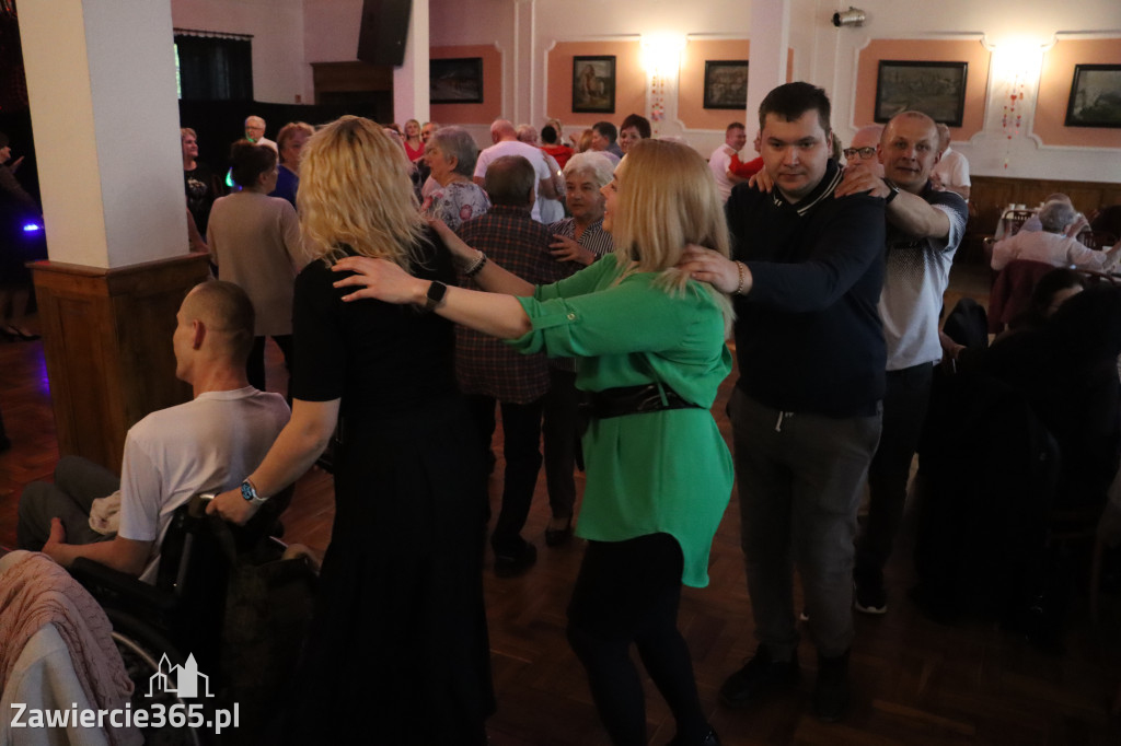 Fotorelacja: Wiosenna Potańcówka z DJ-em w Pałacyku nad Wartą w Zawierciu