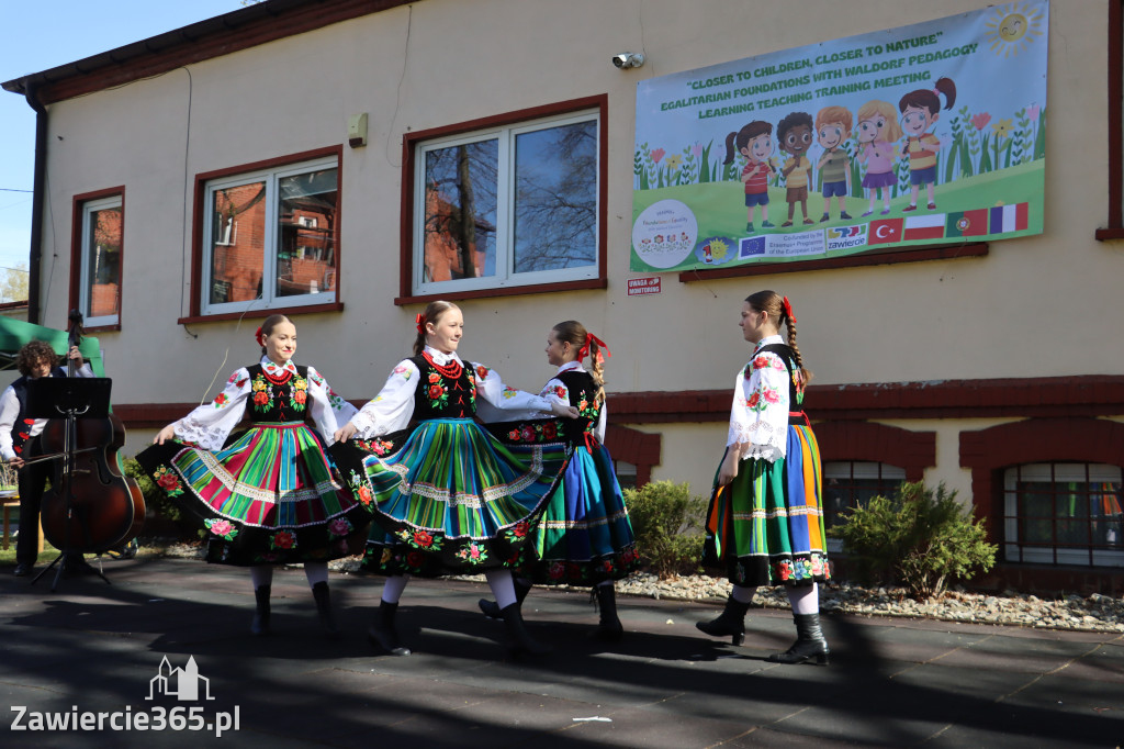 Fotorelacja: Powitanie partnerów projektu Erasmus+ w przedszkolu nr 1 w Zawierciu