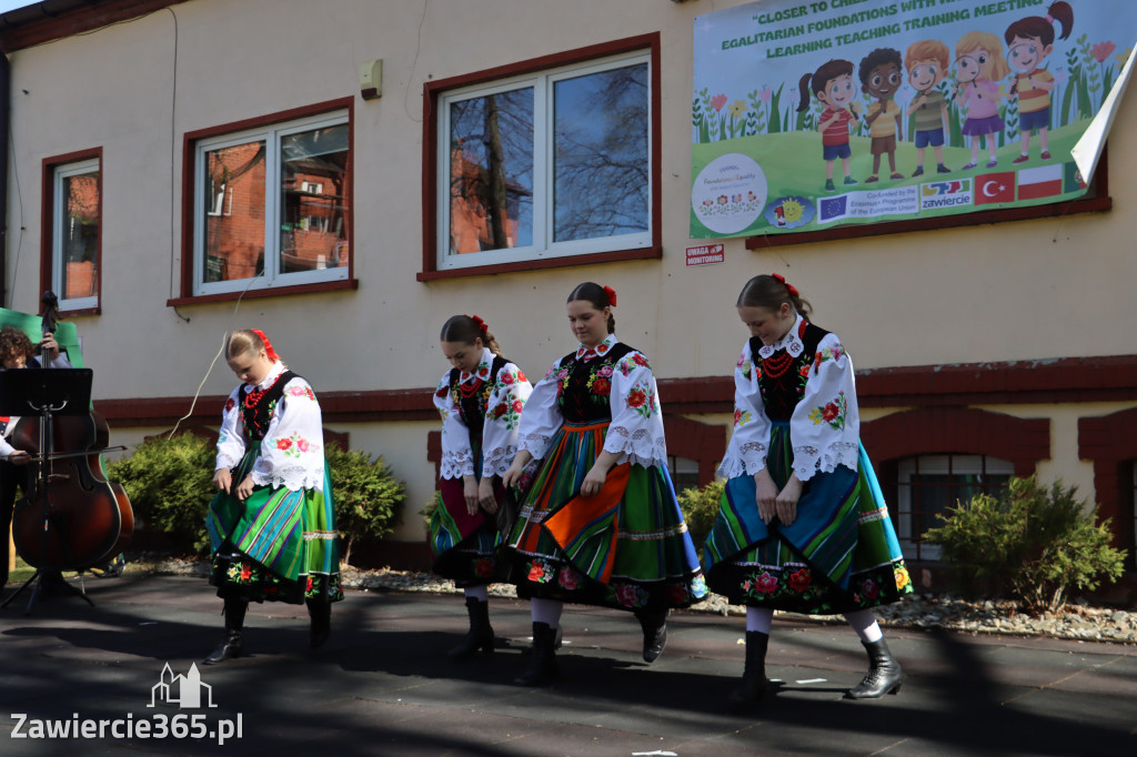 Fotorelacja: Powitanie partnerów projektu Erasmus+ w przedszkolu nr 1 w Zawierciu