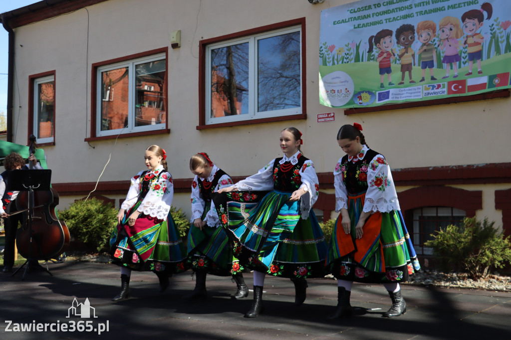Fotorelacja: Powitanie partnerów projektu Erasmus+ w przedszkolu nr 1 w Zawierciu