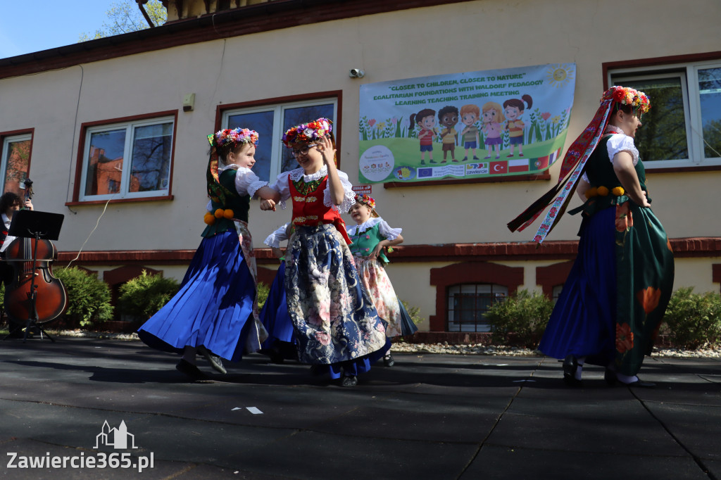 Fotorelacja: Powitanie partnerów projektu Erasmus+ w przedszkolu nr 1 w Zawierciu