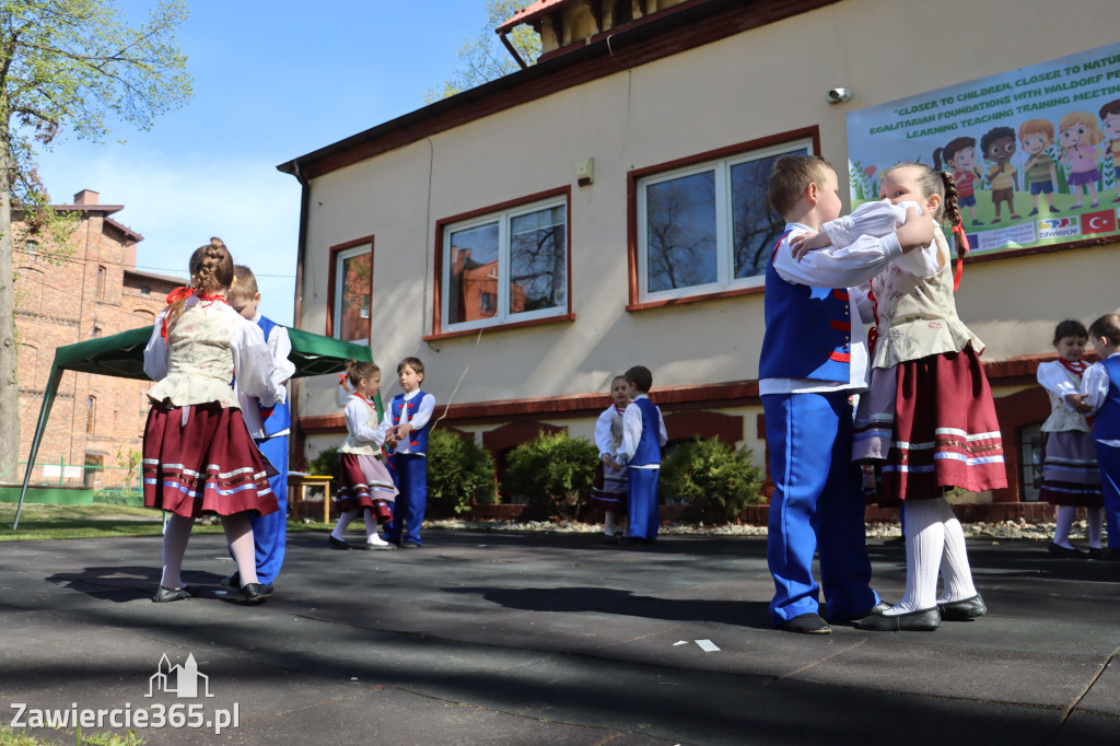 Fotorelacja: Powitanie partnerów projektu Erasmus+ w przedszkolu nr 1 w Zawierciu