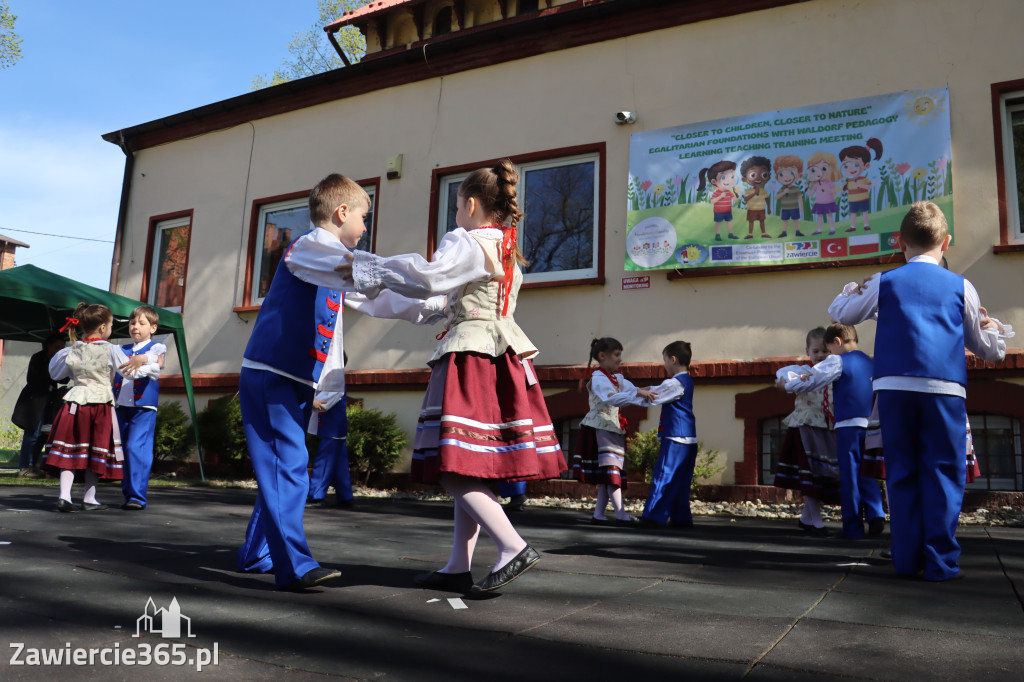 Fotorelacja: Powitanie partnerów projektu Erasmus+ w przedszkolu nr 1 w Zawierciu